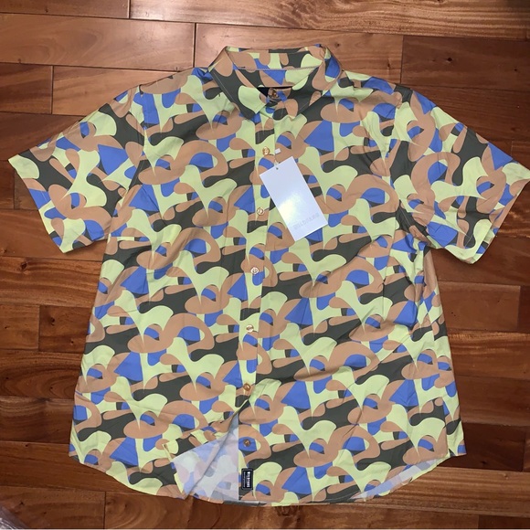 NWT Wildfang Essential Short Sleeve Abstract Bold Button Up Shirt - Picture 2 of 12